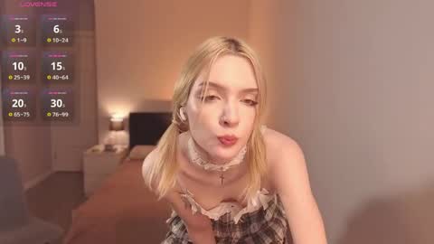 Snapshot of lily_moony chatting on 05-09-26, 11:32 Lily online show from 05-09-26, 11:32