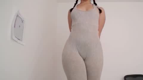 Lily Roberts online show from 03-26-26, 02:55