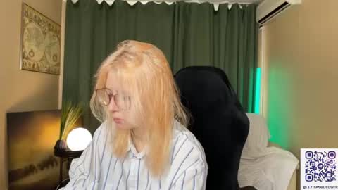Lily Spark online show from 06-25-26, 05:12