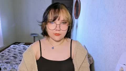 Snapshot of lily_violettt chatting on 03-31-26, 09:10 Lily online show from 03-31-26, 09:10