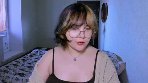 Snapshot of lily_violettt chatting on 04-01-26, 12:50 Lily online show from 04-01-26, 12:50