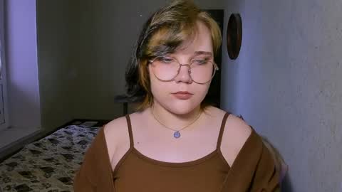 Snapshot of lily_violettt chatting on 04-07-26, 12:16 Lily online show from 04-07-26, 12:16