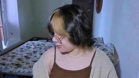 Snapshot of lily_violettt chatting on 04-08-26, 12:49 Lily online show from 04-08-26, 12:49