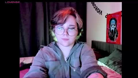 Snapshot of lily_violettt chatting on 06-17-26, 09:05 Lily online show from 06-17-26, 09:05