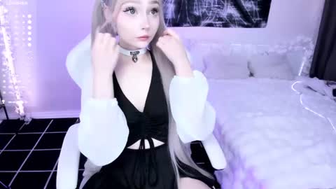 Lily online show from 06-19-26, 12:59