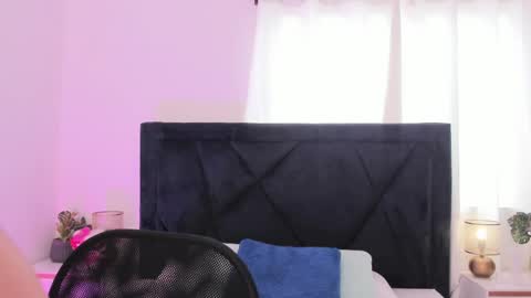 LilyWoodz online show from 04-06-26, 07:15