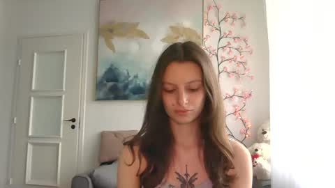 lilycandy_ online show from 06-19-26, 09:46