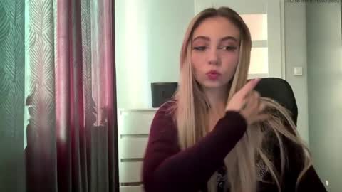 Lily online show from 05-25-26, 04:35