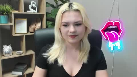 Snapshot of lilysweetxo chatting on 03-07-26, 07:38 Lily online show from 03-07-26, 07:38