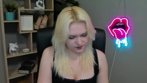 Snapshot of lilysweetxo chatting on 03-29-26, 01:22 Lily online show from 03-29-26, 01:22
