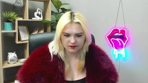 Snapshot of lilysweetxo chatting on 04-21-26, 06:31 Lily online show from 04-21-26, 06:31