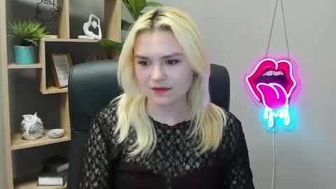 Snapshot of lilysweetxo chatting on 04-23-26, 07:09 Lily online show from 04-23-26, 07:09