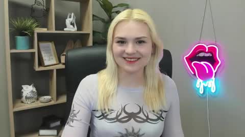 Snapshot of lilysweetxo chatting on 04-30-26, 07:04 Lily online show from 04-30-26, 07:04