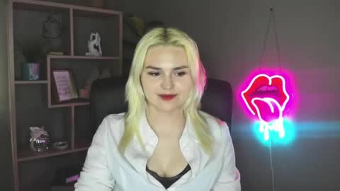 Snapshot of lilysweetxo chatting on 05-05-26, 04:59 Lily online show from 05-05-26, 04:59