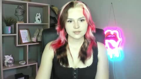 Snapshot of lilysweetxo chatting on 06-07-26, 01:37 Lily online show from 06-07-26, 01:37