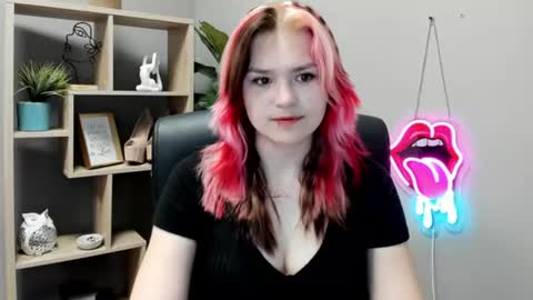 Snapshot of lilysweetxo chatting on 06-09-26, 06:58 Lily online show from 06-09-26, 06:58