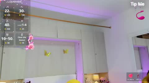 Snapshot of lilywhitee1 chatting on 06-21-26, 04:04 lilywhitee1 online show from 06-21-26, 04:04