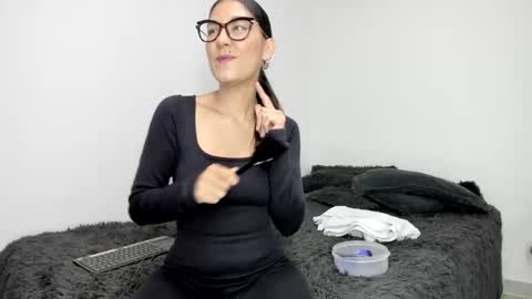 Snapshot of lina__mandarina chatting on 10-24-25, 08:27 Lina Mandarina online show from 10-24-25, 08:27