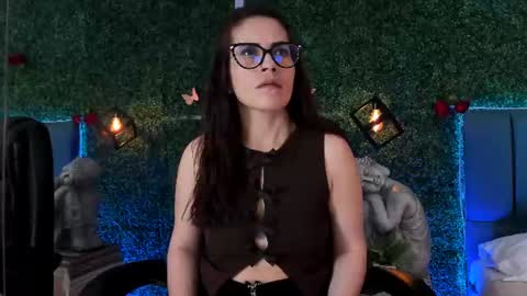 Snapshot of linagh chatting on 06-10-26, 11:20 Lina online show from 06-10-26, 11:20
