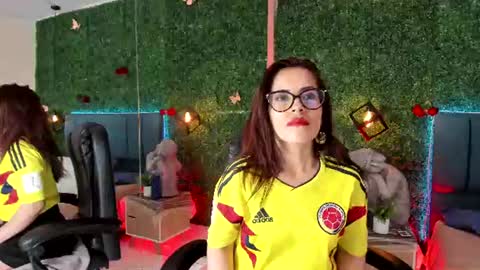 Snapshot of linagh chatting on 06-18-26, 11:36 Lina online show from 06-18-26, 11:36