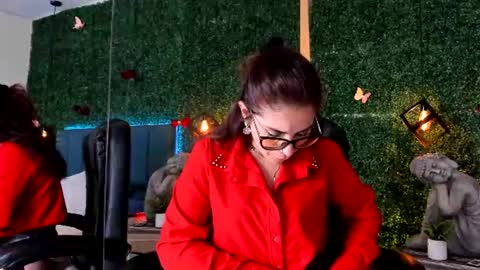 Snapshot of linagh chatting on 06-19-26, 11:36 Lina online show from 06-19-26, 11:36