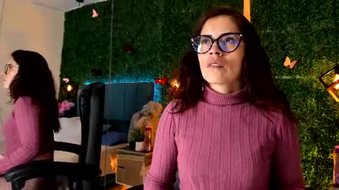 Snapshot of linagh chatting on 06-20-26, 11:24 Lina online show from 06-20-26, 11:24