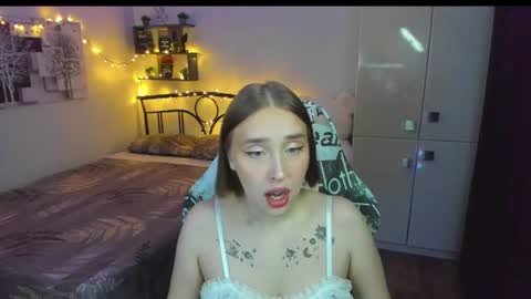 Snapshot of linatruly chatting on 06-09-26, 09:15 Lina online show from 06-09-26, 09:15