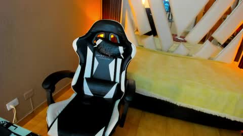  Linda  online show from 05-25-26, 06:36