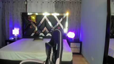 Snapshot of linda4petite chatting on 06-14-26, 01:35 Linda online show from 06-14-26, 01:35