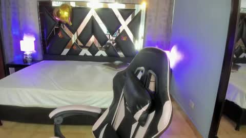 Snapshot of linda4petite chatting on 06-15-26, 06:32 Linda online show from 06-15-26, 06:32