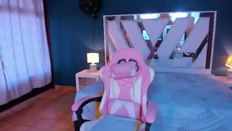 Snapshot of linda4petite chatting on 07-15-26, 07:30 Linda online show from 07-15-26, 07:30