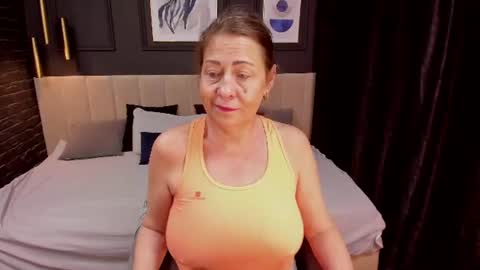 Snapshot of lindahottie chatting on 07-09-26, 01:48 Linda online show from 07-09-26, 01:48