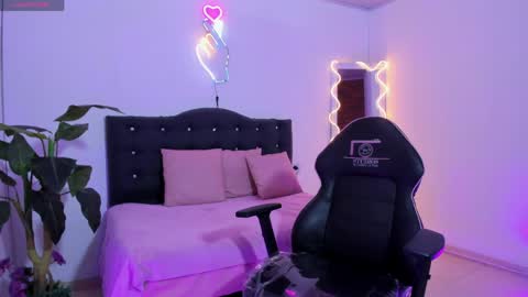 Linda  online show from 04-09-26, 03:28