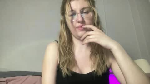 Snapshot of linoreya chatting on 05-31-26, 06:20 linoreya online show from 05-31-26, 06:20