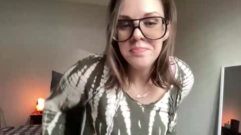 Snapshot of linusloves chatting on 02-09-26, 07:51 linusloves online show from 02-09-26, 07:51