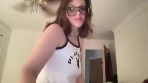 Snapshot of linusloves chatting on 04-14-26, 08:04 linusloves online show from 04-14-26, 08:04