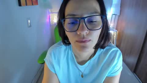 Snapshot of lisa_gerrard_ chatting on 07-06-26, 03:03 Lisa online show from 07-06-26, 03:03