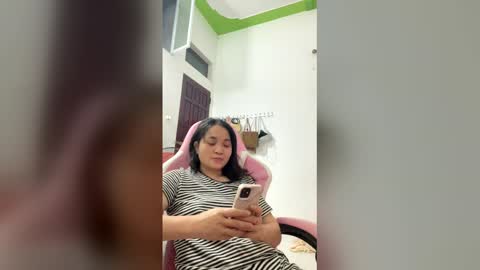 Snapshot of lisa_hanw chatting on 04-13-26, 11:21 lisa_hanw online show from 04-13-26, 11:21