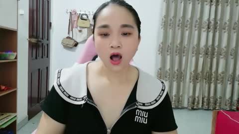 lisa_hanw online show from 06-01-26, 11:50