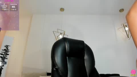 Snapshot of lisaflowersx chatting on 06-14-26, 11:01 Lisa Flowers online show from 06-14-26, 11:01