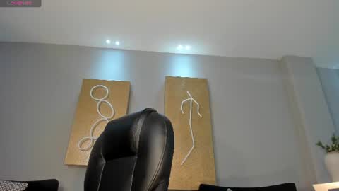 Snapshot of lisaflowersx chatting on 06-23-26, 10:35 Lisa Flowers online show from 06-23-26, 10:35