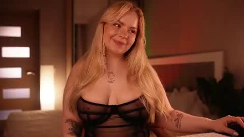 Snapshot of lisalovesweet chatting on 06-20-26, 06:38 Lisa online show from 06-20-26, 06:38