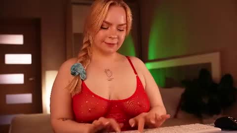 Snapshot of lisalovesweet chatting on 07-04-26, 05:57 Lisa online show from 07-04-26, 05:57