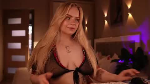 Snapshot of lisalovesweet chatting on 07-20-26, 10:39 Lisa online show from 07-20-26, 10:39
