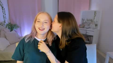 Lisa blonde  Alisa brunette online show from 04-08-26, 07:36