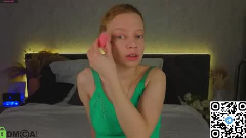 Snapshot of lissa_kitsune chatting on 04-25-26, 01:30 Lissa online show from 04-25-26, 01:30