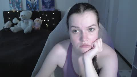 Snapshot of little__flowers chatting on 04-19-26, 09:30 little__flowers online show from 04-19-26, 09:30