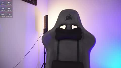 Snapshot of little_eli chatting on 10-22-25, 07:13 Help me reach 100 likes online show from 10-22-25, 07:13