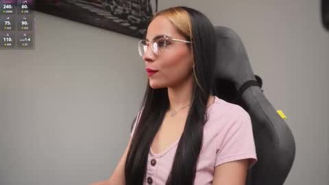 Snapshot of little_eli chatting on 11-19-25, 07:14 Help me reach 100 likes online show from 11-19-25, 07:14