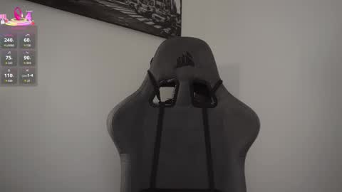 Snapshot of little_eli chatting on 12-01-25, 07:08 Help me reach 100 likes online show from 12-01-25, 07:08